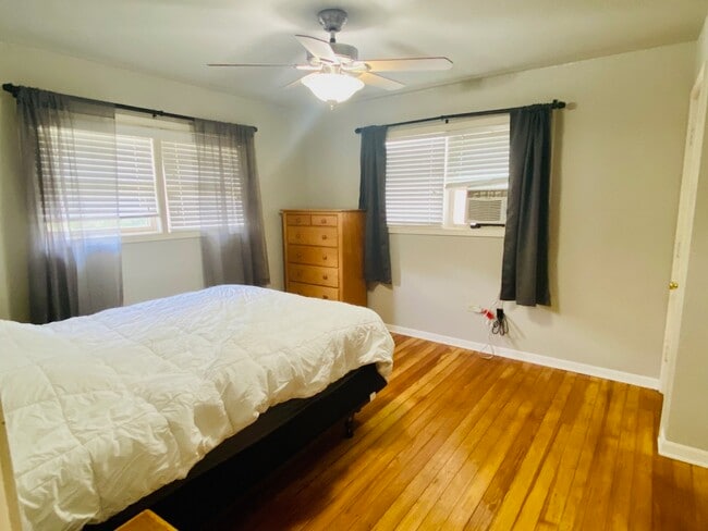 Building Photo - 21 N Julian St