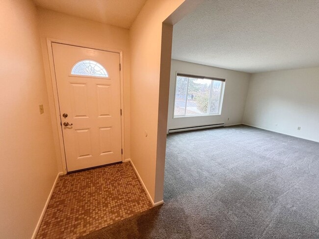 Building Photo - 3 Bedroom, 2 Bath - Home in Moyina Heights