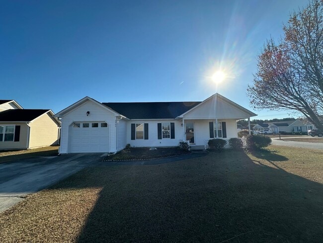 Building Photo - Desirable 3 Bedroom Home