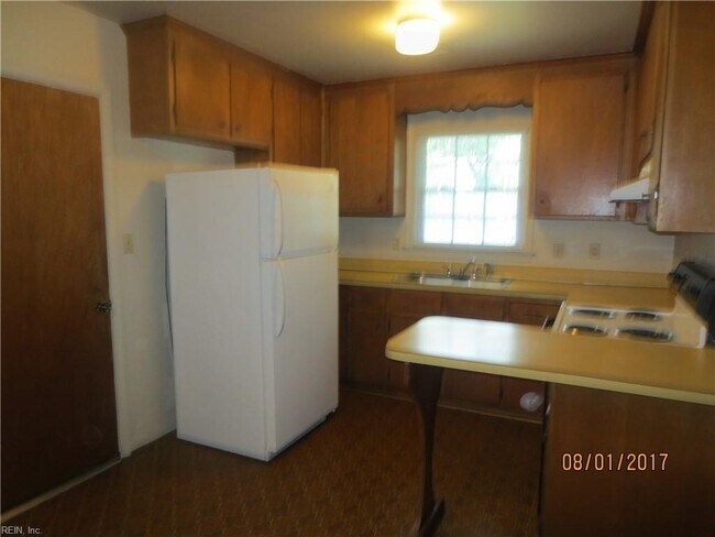 Building Photo - 414 Oakwood Pl