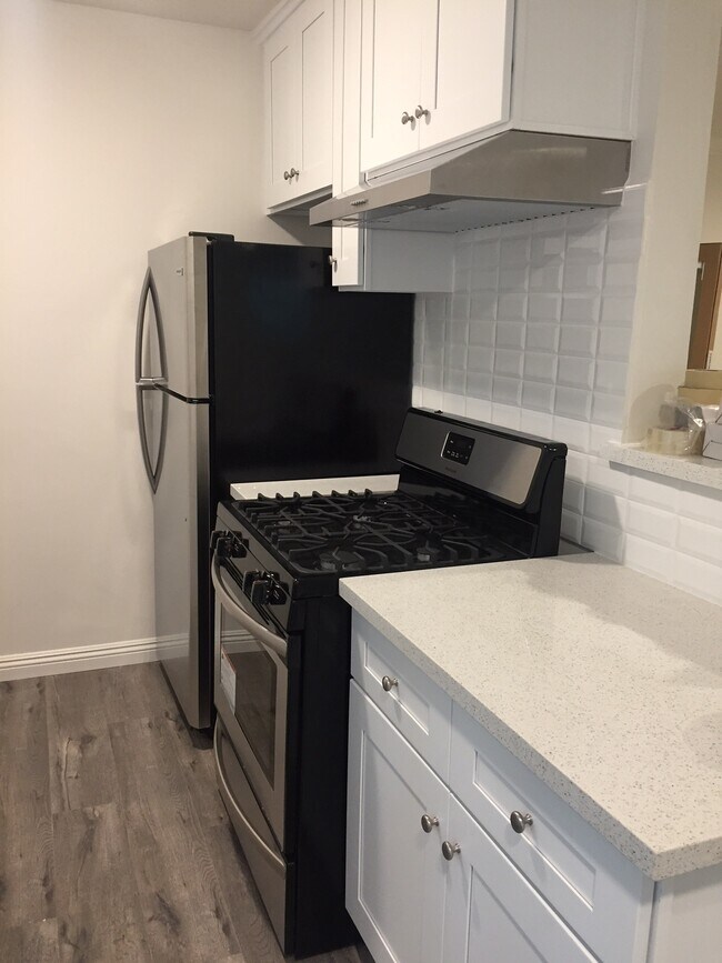 Building Photo - 700 Huntley Dr