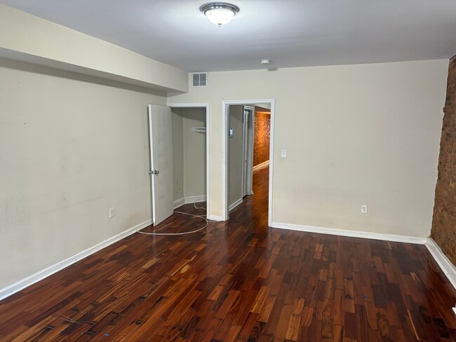 Foto del edificio - Charming 1-Bedroom in the Heart of Charles Village