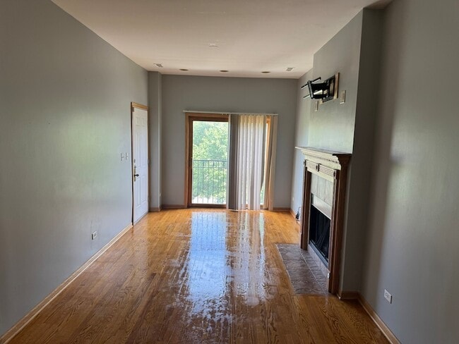 Building Photo - 5852 S Prairie Ave