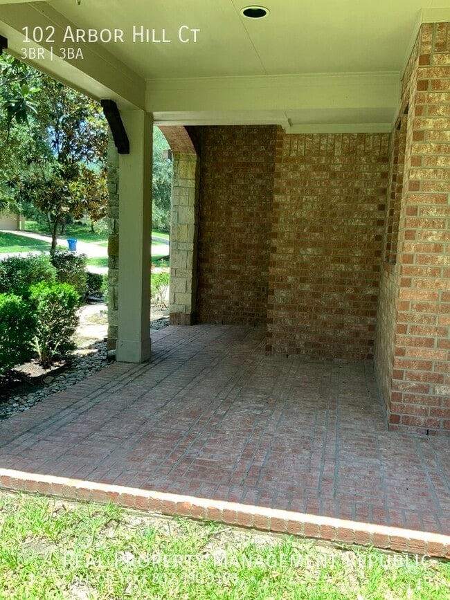 Foto del edificio - 102 Arbor Hill Ct