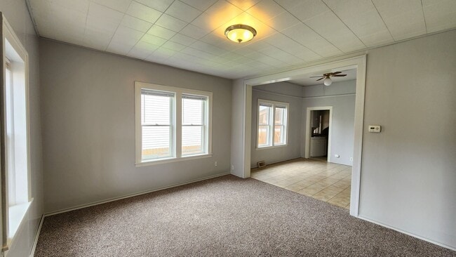 Building Photo - 405 E Spruce St