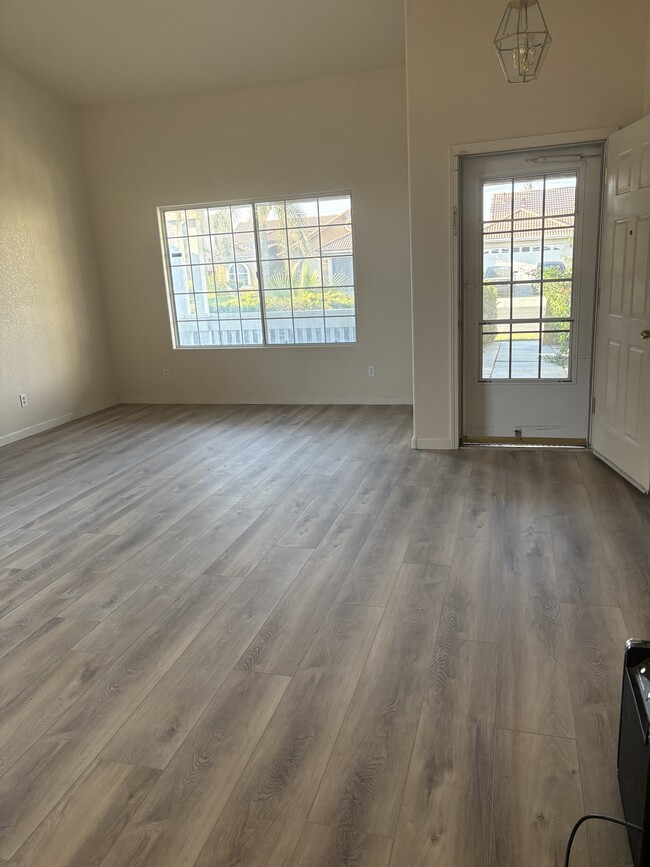 Building Photo - 2135 Greenbriar Dr
