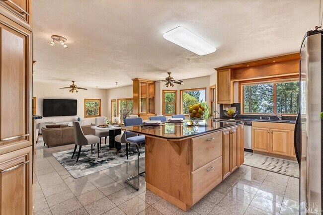 Foto del edificio - 440 Cold Springs Rd