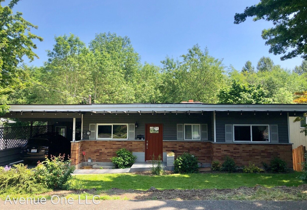 Foto principal - 5 br, 2 bath House - 8414 55th Avenue South