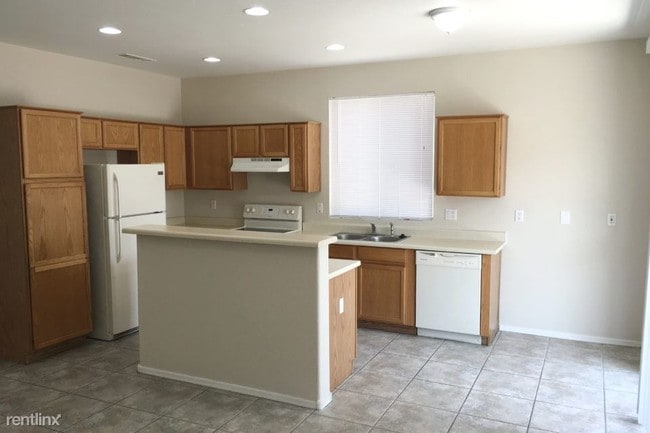 Foto del edificio - 6619 W Golden Ln