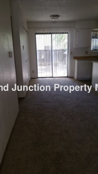 Primary Photo - 684 1/2 W Moorland Cir