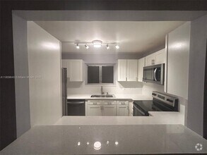 Building Photo - 394 N Laurel Dr