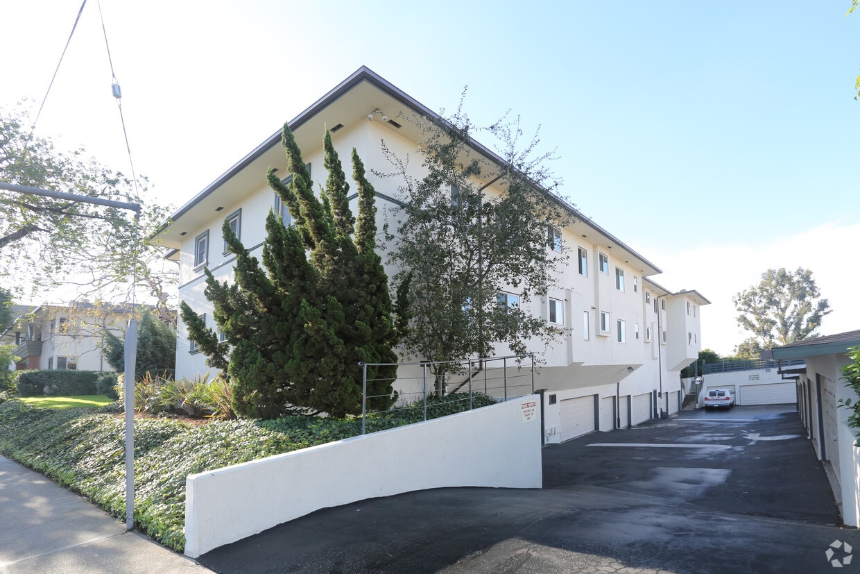 Building Photo - 3129 Overland Ave