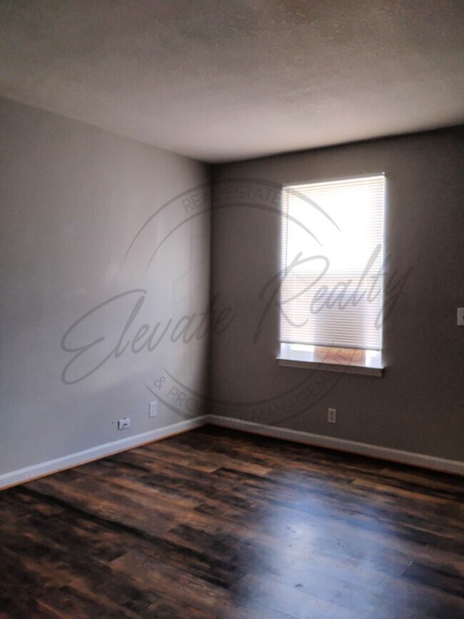 Foto del edificio - Two Bedroom Townhouse in North Nashville!