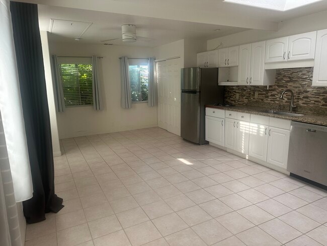 Building Photo - 4924 Park Dr