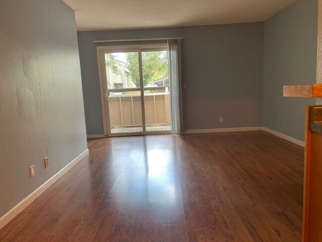 Foto del edificio - Darling 2 bedroom 2 bath condo in south Reno