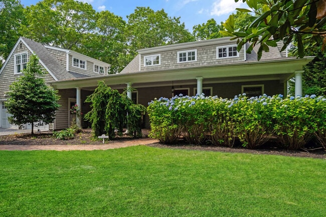 Foto del edificio - 11 The Pkwy