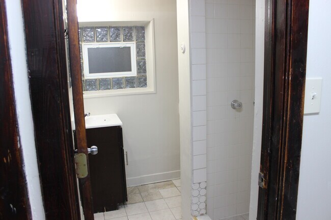 Building Photo - 4928 W 24th Plz