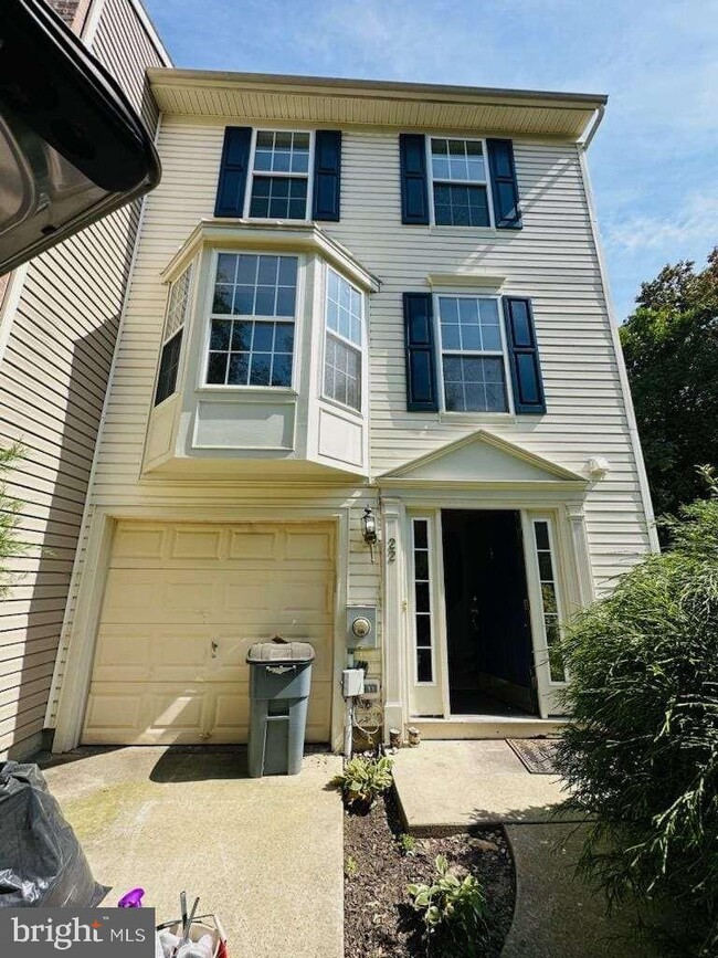 Building Photo - 22 Golf View Ct