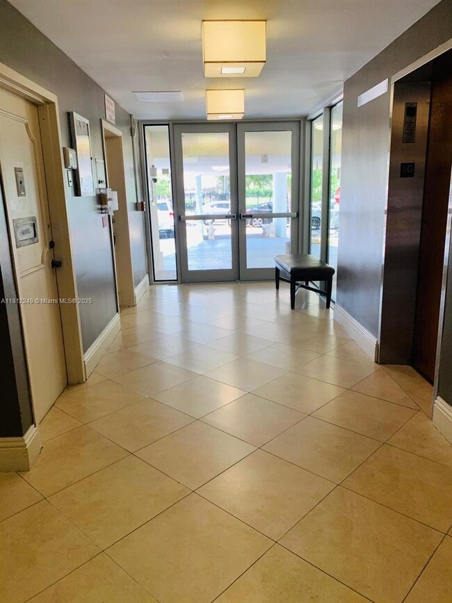 Building Photo - 13155 Ixora Ct