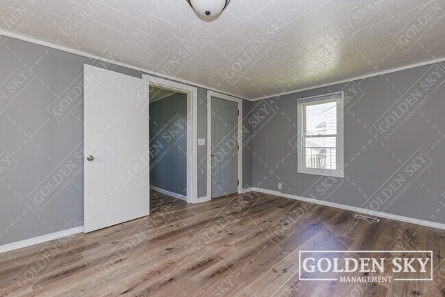 Foto del edificio - 113 E 1st St