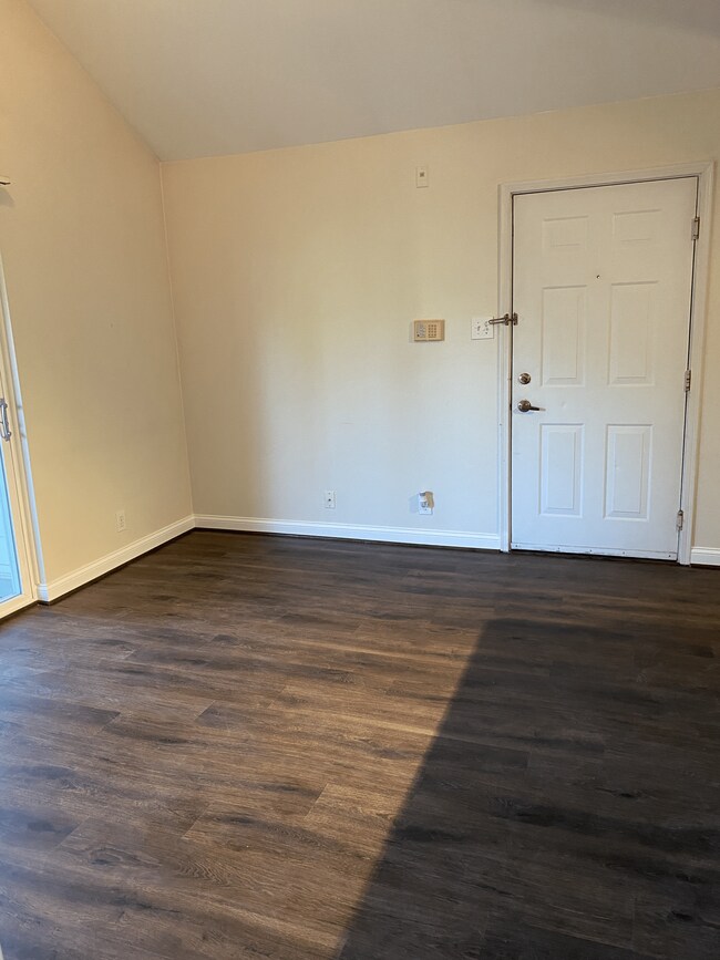 Fotografía del edificio - 3302 Wyndham Circle Apt.D