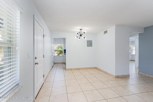 Building Photo - 1031 Park Dr