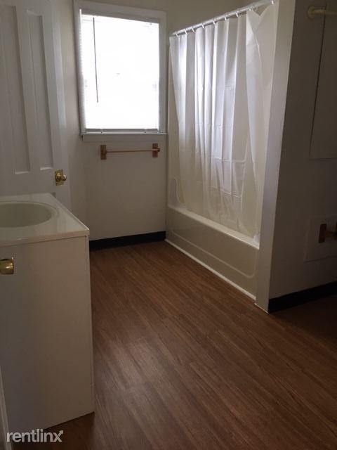 Building Photo - 3 br, 1 bath House - 633 Cottage St