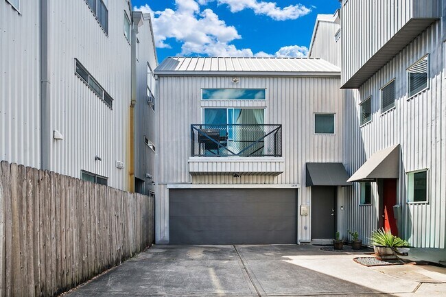 Foto del edificio - 2614 Chenevert St