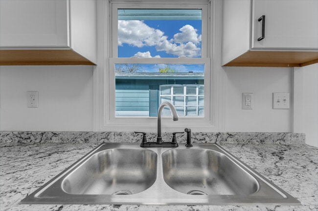 Foto del edificio - 702 E Park Ave