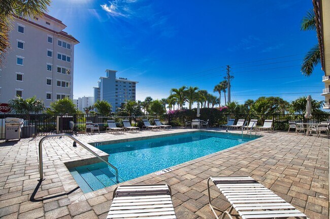 Foto del edificio - BEACH FRONT! Seasonal/Annual Rental – Turnkey Stunning Condo on Venice Island, 1,700+ sq ft, 2 Be...
