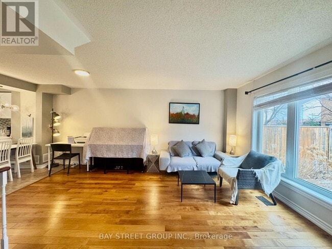 Building Photo - 5940 Glen Erin Dr