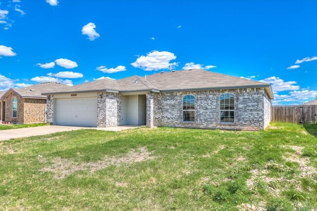 Building Photo - COMING SOON - Beautiful Home w/ Large Fenc...