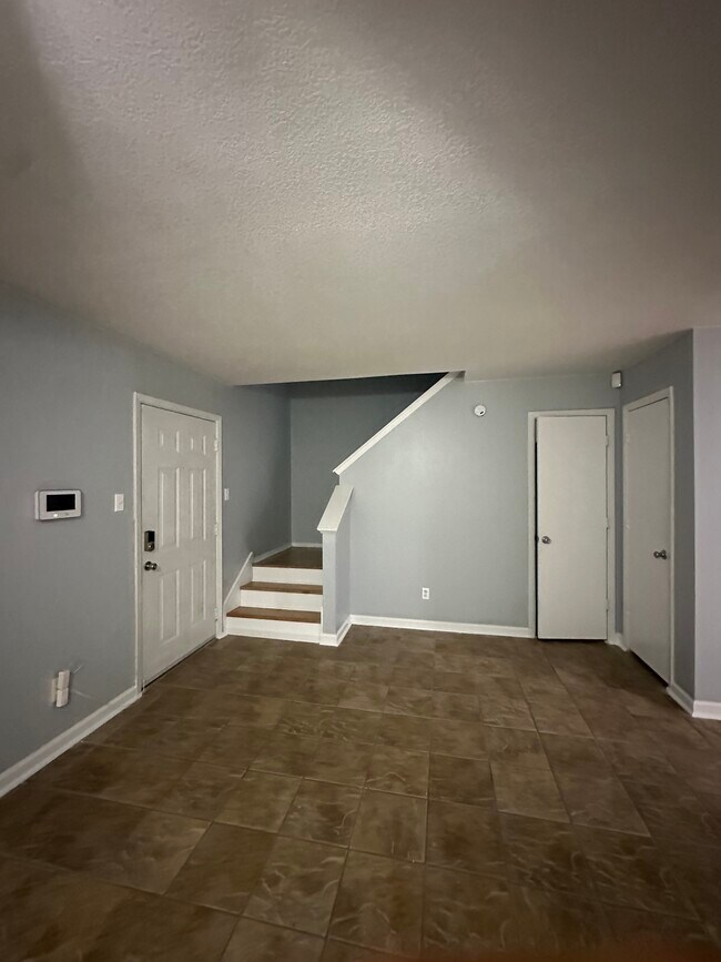 Foto del edificio - 6118 Elton Knolls St