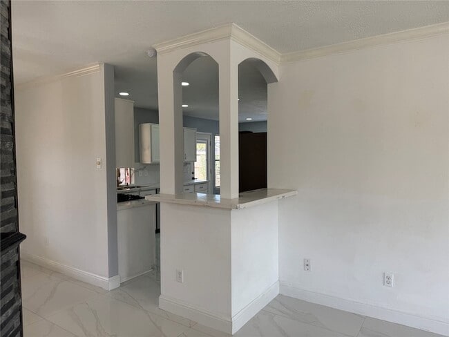 Building Photo - 17526 Coventry Oaks Dr