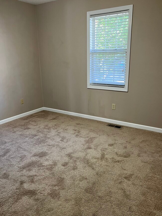 Building Photo - 624 S Church St