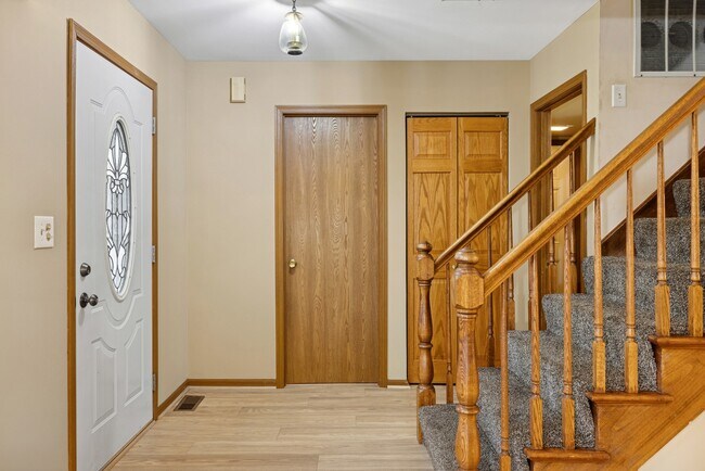 Foto del edificio - 145 Knightsbridge Dr