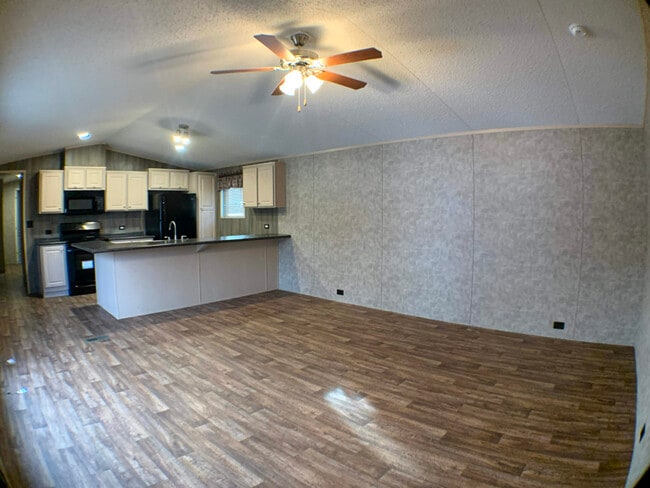 Building Photo - 3637 SE 6th St