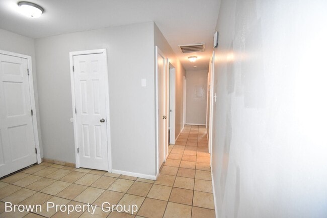 Building Photo - 3 br, 1.5 bath House - 6545 Amanda Cir