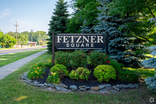 Foto del edificio - Fetzner Square Apartments & Townhouses