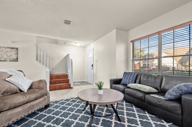 Building Photo - 2215 Capstan Dr