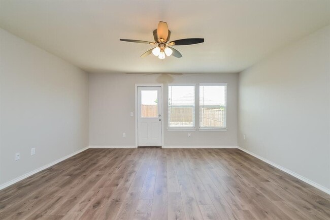Building Photo - 1412 Vernon Dr