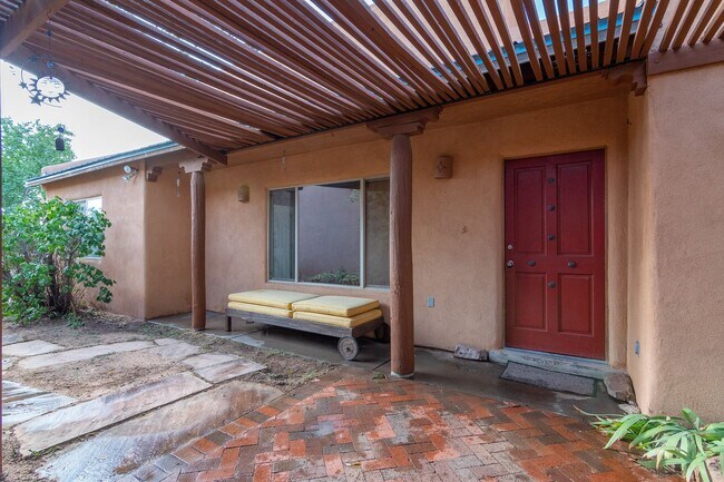Foto del edificio - Cute Single Family Home Available now!