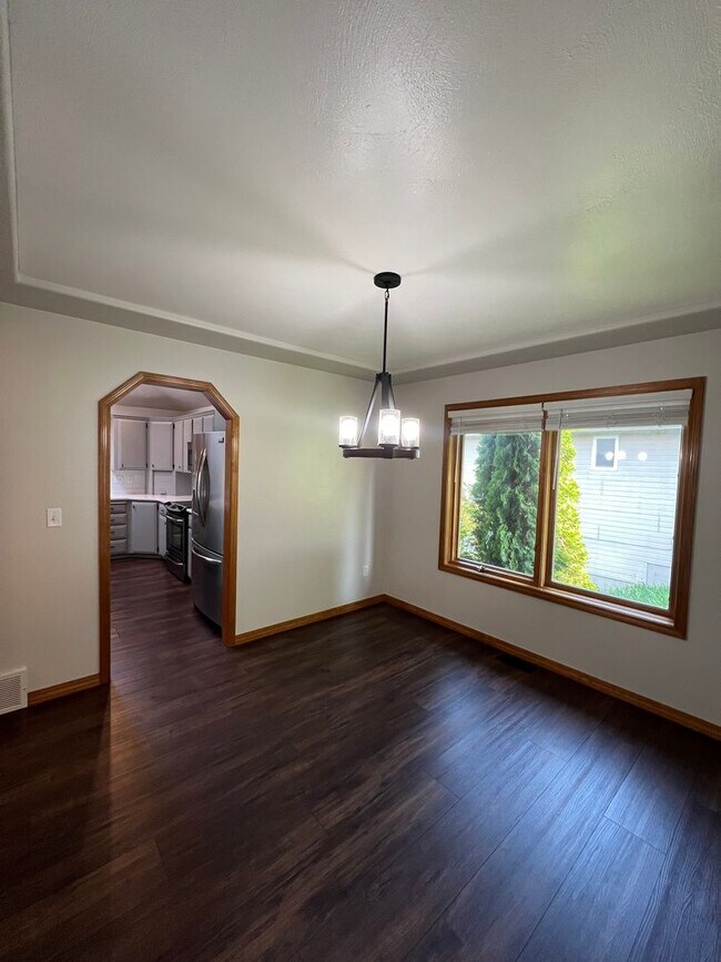 Foto del edificio - HUGE HOME FOR RENT!! Half off First Months...