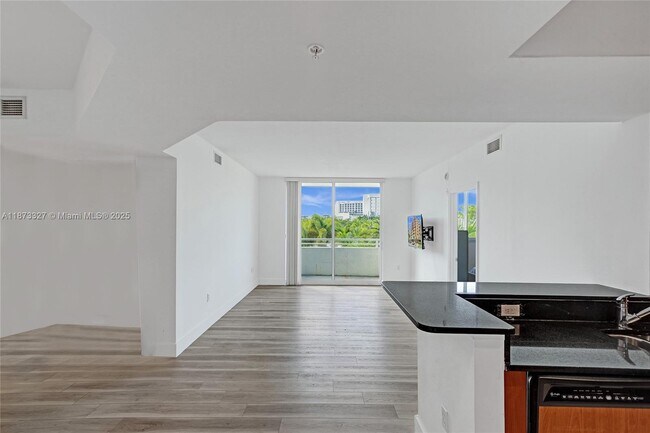 Foto del edificio - 2775 NE 187th St