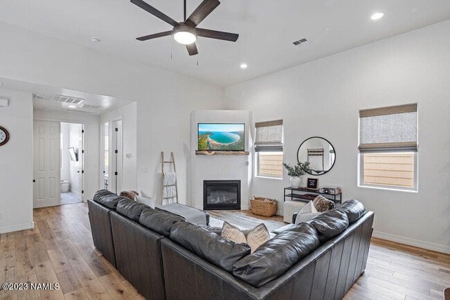 Building Photo - 2440 W Mission Timber Cir