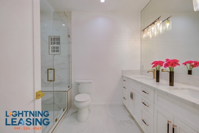 Foto del edificio - Stunning Newly Remodeled 3-Bed, 2-Bath Dup...