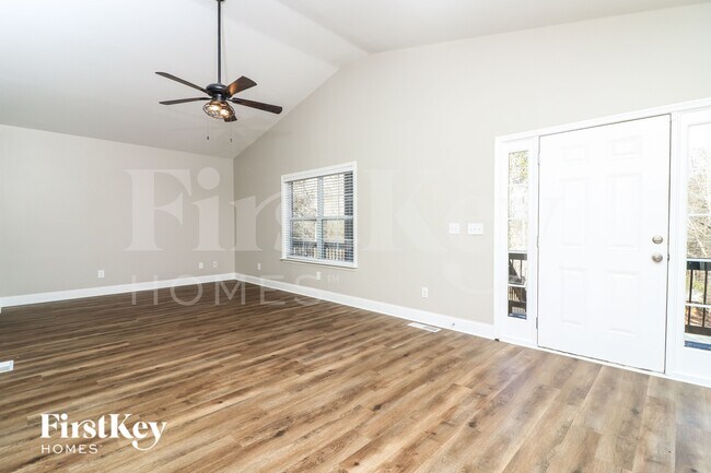 Foto del edificio - 260 Sterling Dr