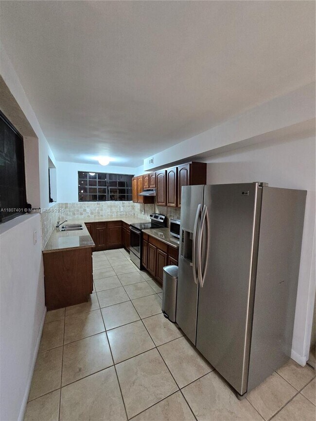 Foto del edificio - 120 NW 43rd Pl