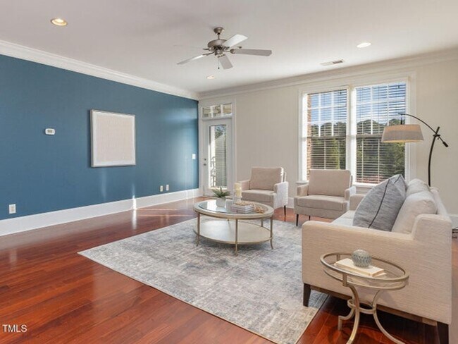 Foto del edificio - Prime Davis Park Location! Move-In Ready 2...