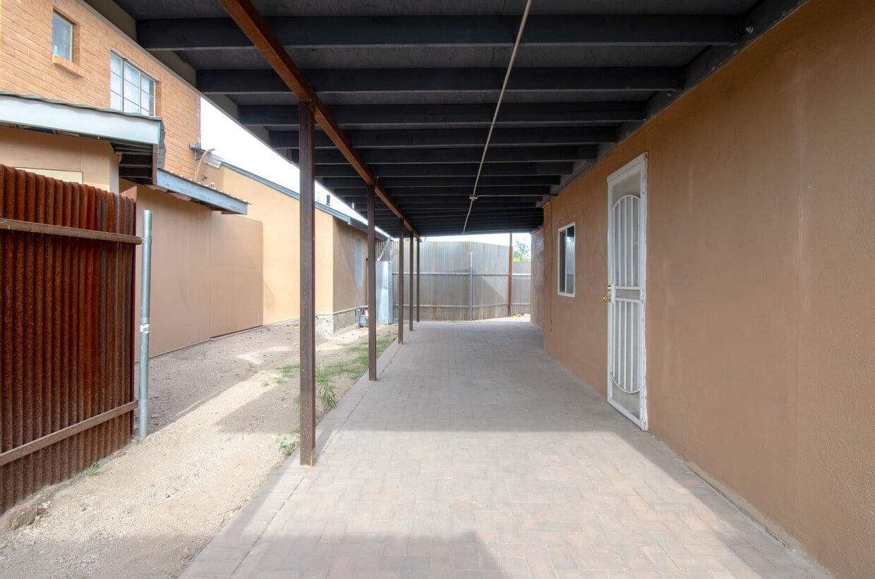 2 Bed 1 Bath Home with Private Fenced Backyard! - 2 Bed 1 Bath Home with Private Fenced Backyard!